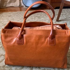 Leather handbag in EUC.